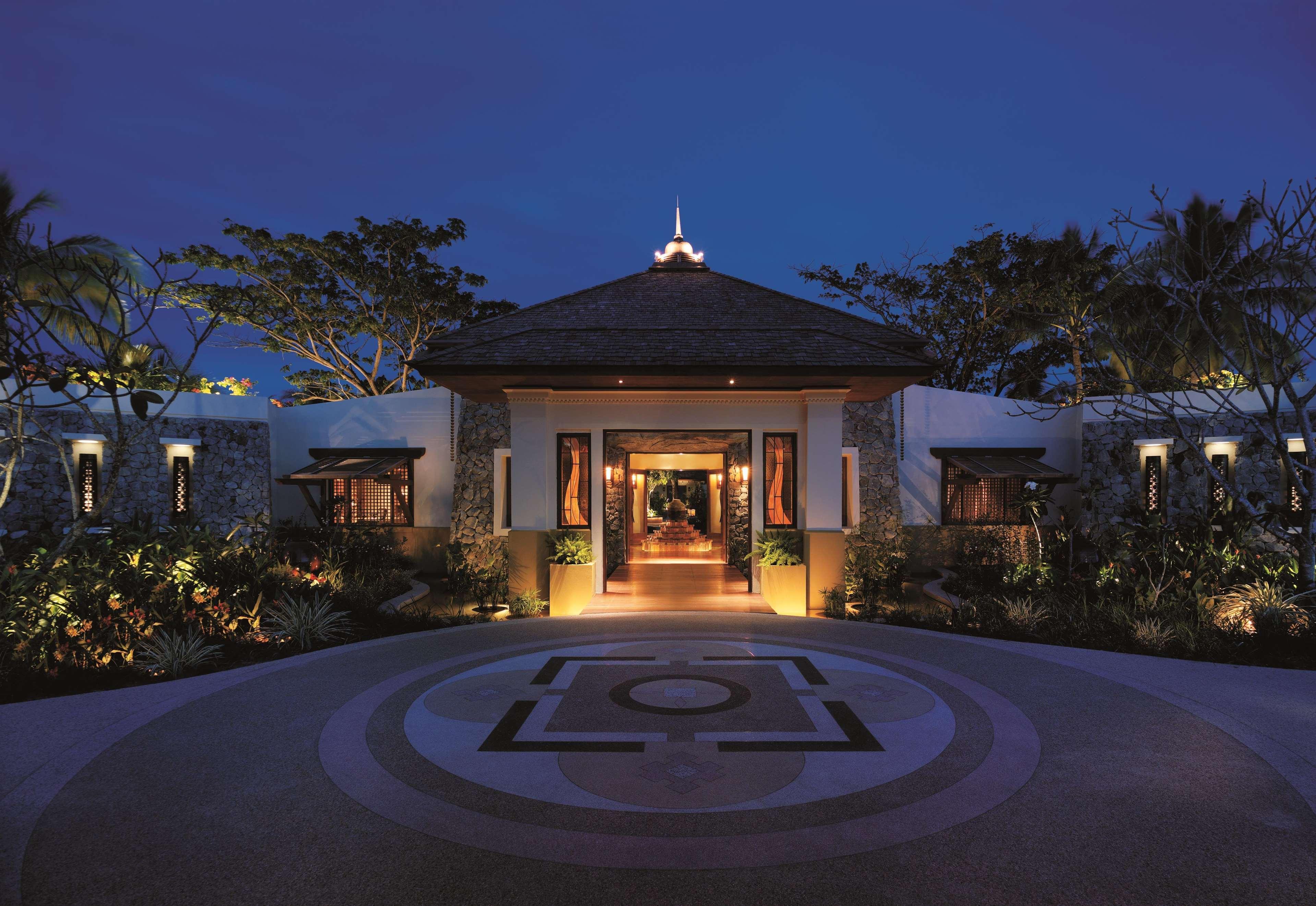 Shangri-La Tanjung Aru, Kota Kinabalu Esterno foto The entrance of the hotel