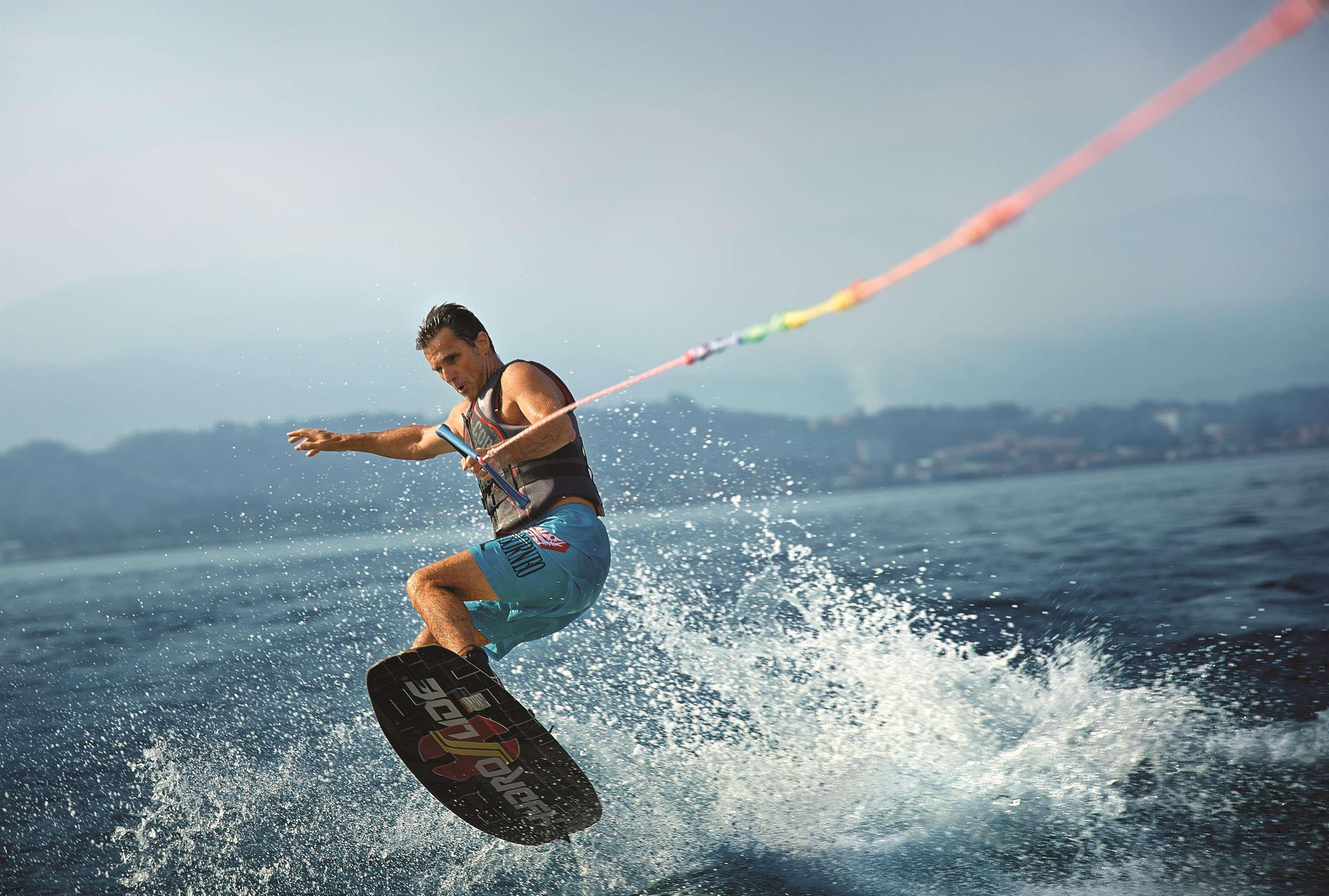 Shangri-La Tanjung Aru, Kota Kinabalu Esterno foto A wakeboarder