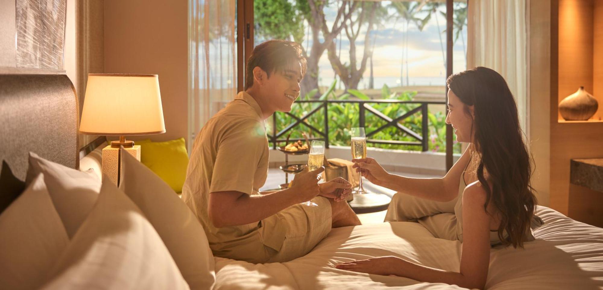 Shangri-La Tanjung Aru, Kota Kinabalu Esterno foto A couple at a resort